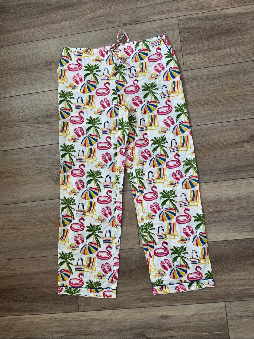 White Tropical Beach Print Pajamas Set